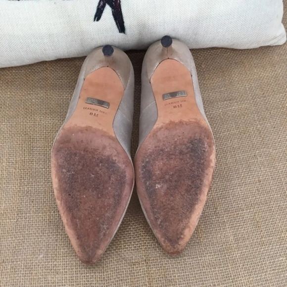 Badgley Mischka Women’s Gold Suede Heel Pump - Picture 10 of 11